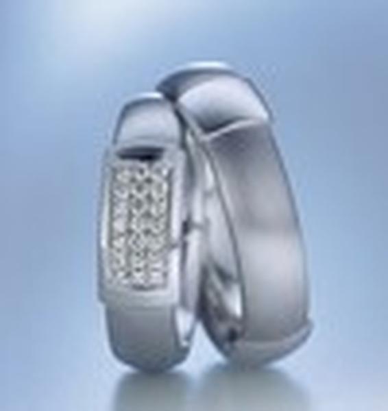 WEDDING RING WITH PAVE DIAMONDS AND SATIN FINISH 55MM - RING ON RIGHT